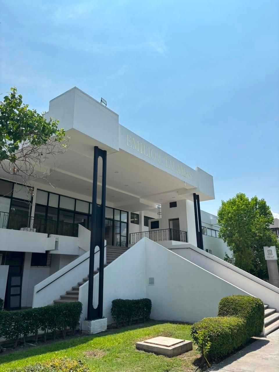 Entrada del Auditorio Emilio J. Talamás, Campo Redondo, sede Saltillo